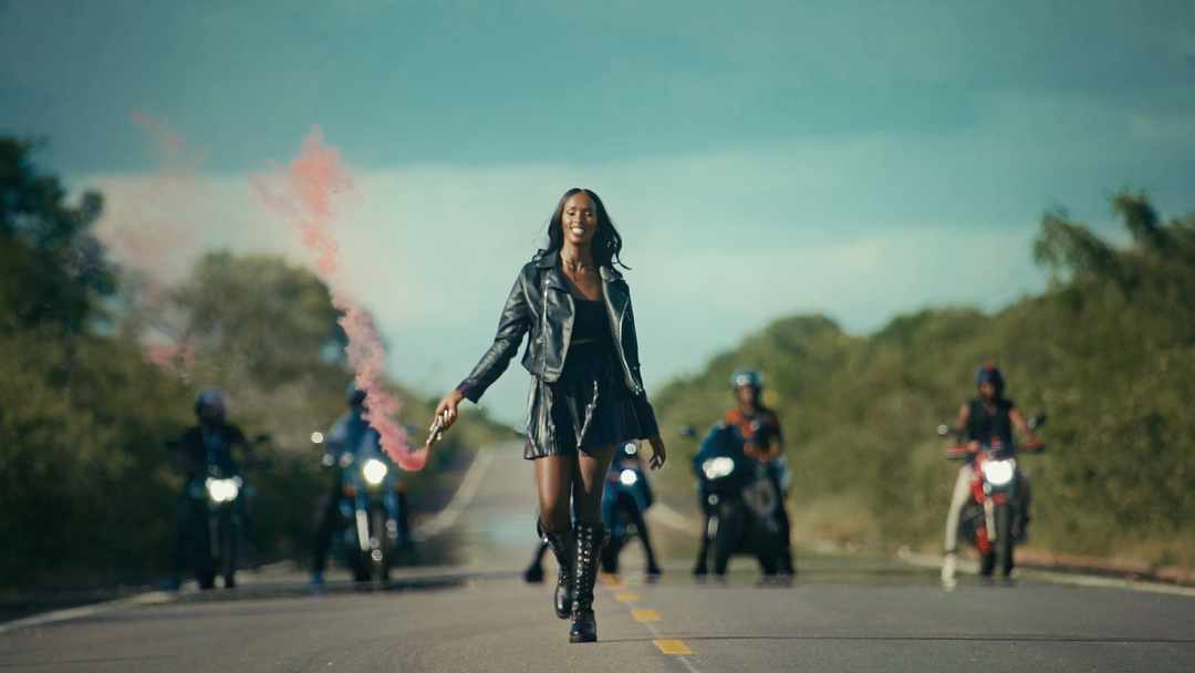 Bwiza Yashyize Hanze Indirimbo Ye Yise Do Me Asezeranya Abakunzi Be