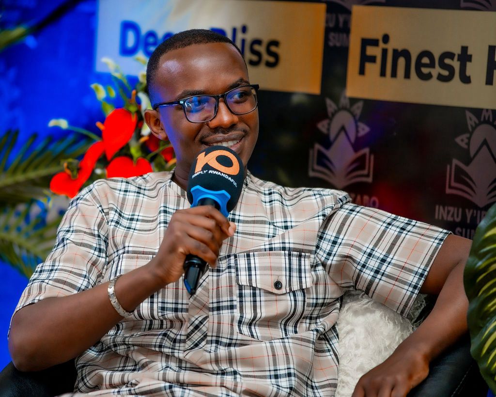 Theo Bosebabireba yishimiwe n’abitabiriye Inzu y’Ibitabo Summit ...