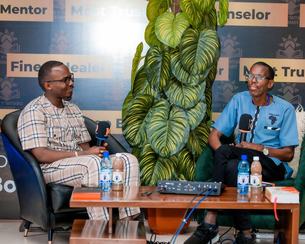 Theo Bosebabireba yishimiwe n’abitabiriye Inzu y’Ibitabo Summit ...